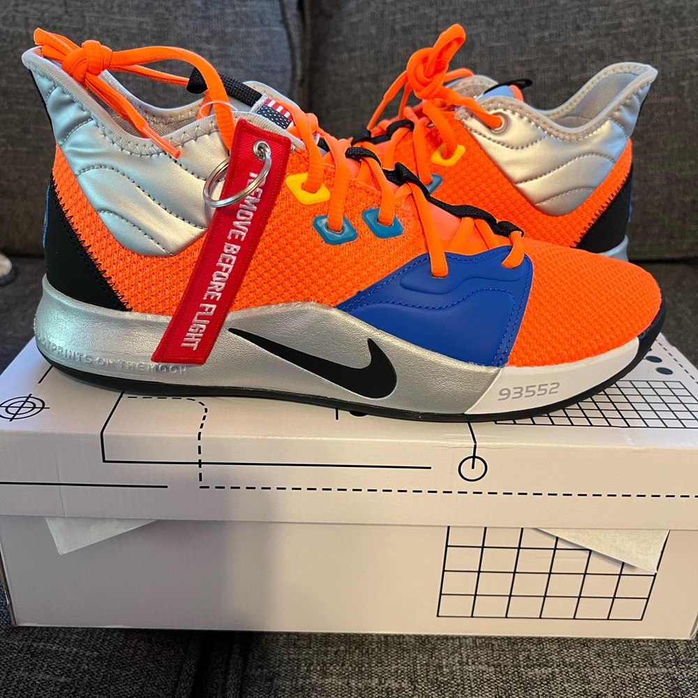 Brand new nike PG 3 Nasa size 9.5 with box
